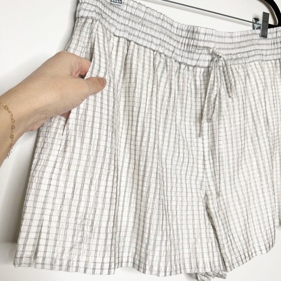 NEW Club Monaco Plaid Lightweight Grid Shorts High Rise Womens White Multi SZ XL - Picture 3 of 5
